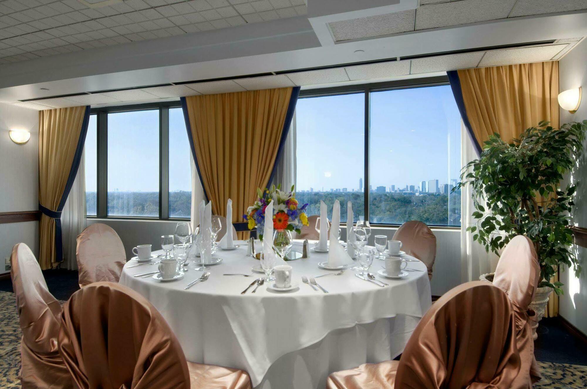 Hotel Hilton Houston Plaza/Medical Center Restaurant photo